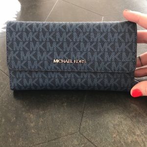 Michael Kors Tri-fold wallet NWT.